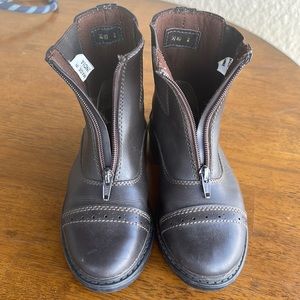 TuffRider Sz 2 paddock boots